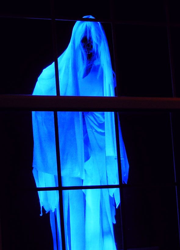DIY Window Ghost.